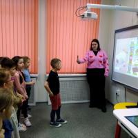 Выполение задания на интерактивной доске